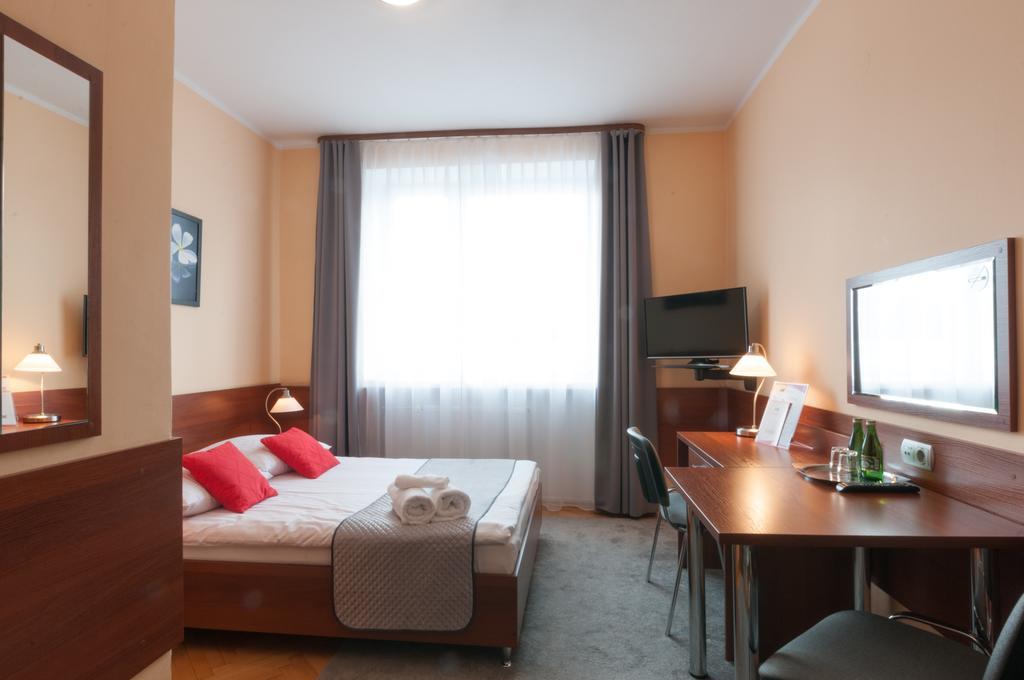 Hotel Komes Skarżysko-Kamienna 외부 사진